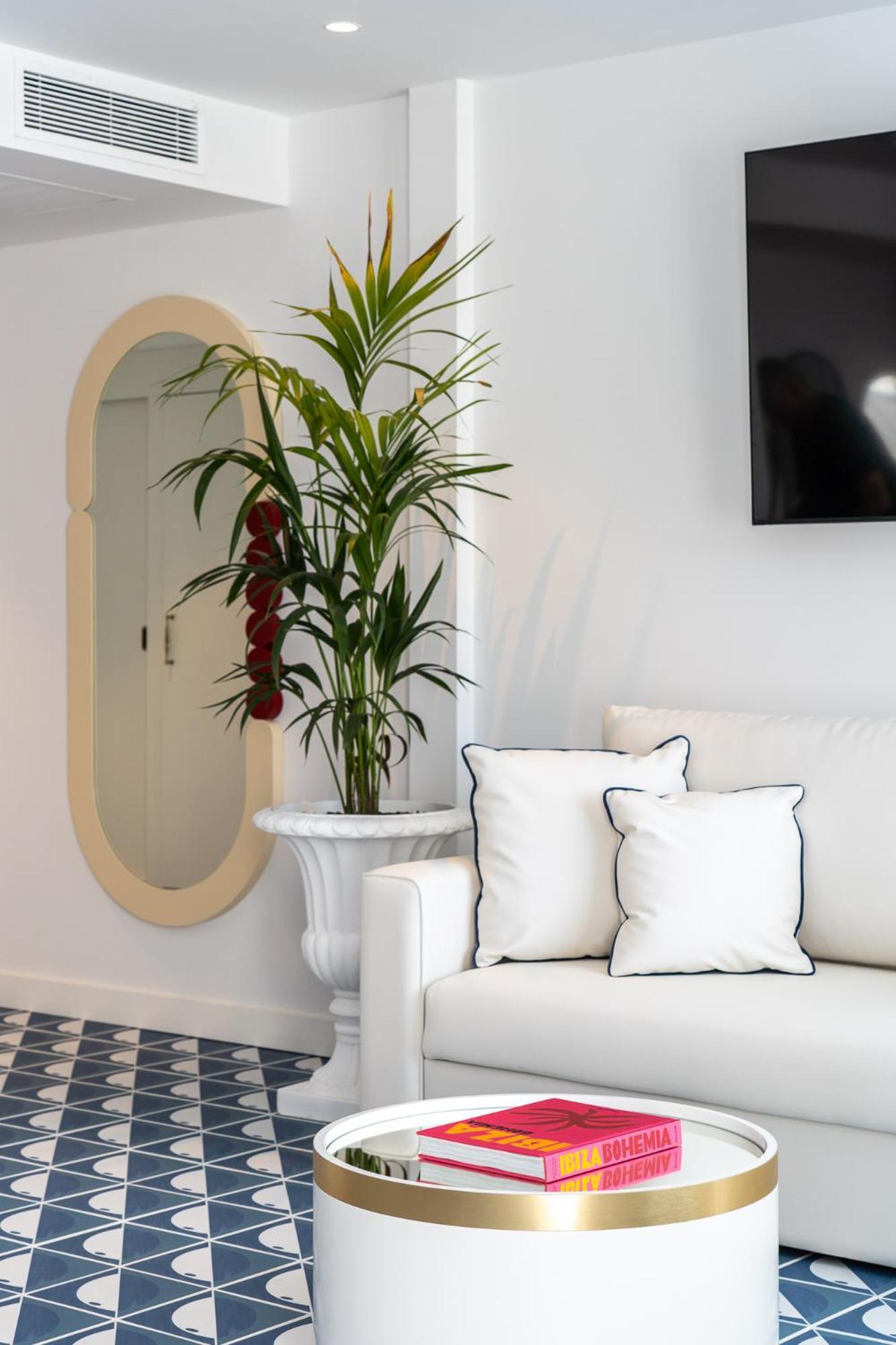 Suite con terrazza e vista mare - Omaggio a Ibiza